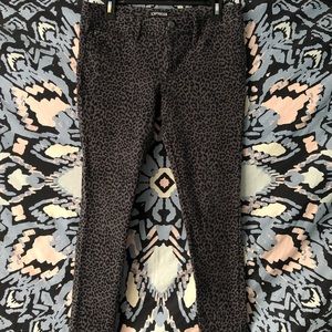 Express leopard print ankle cut jeggings size M